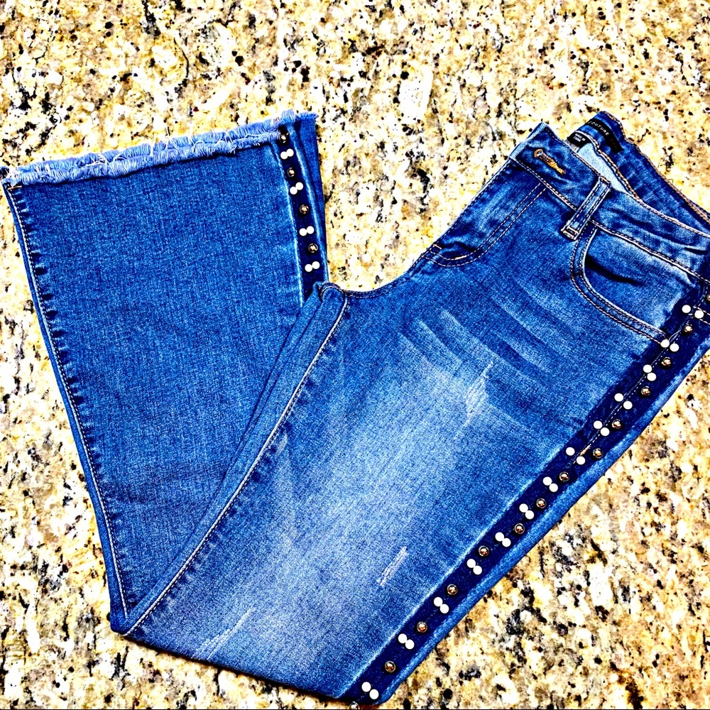 ❤️‍🔥DENIM COUTURE CAPRI FLARE❤️‍🔥 SIZE 7